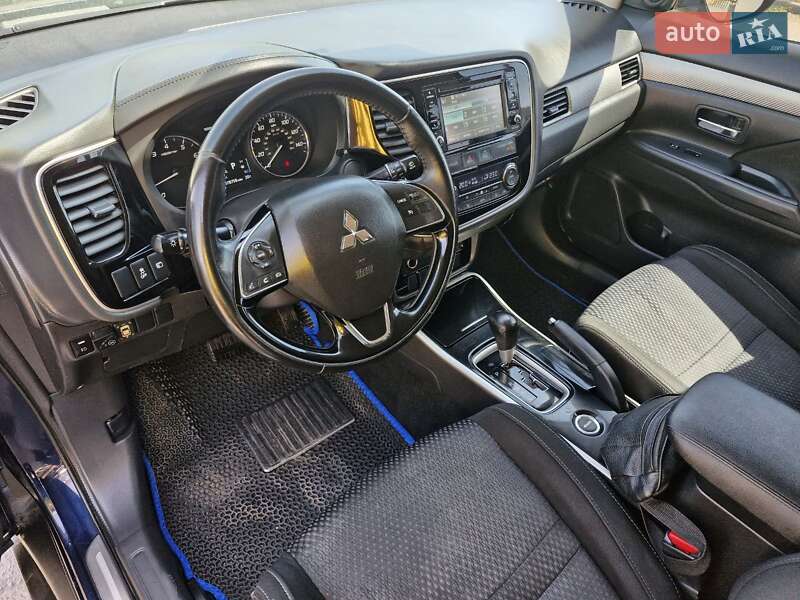Позашляховик / Кросовер Mitsubishi Outlander 2017 в Миколаєві