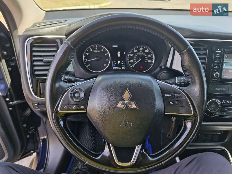 Позашляховик / Кросовер Mitsubishi Outlander 2017 в Миколаєві