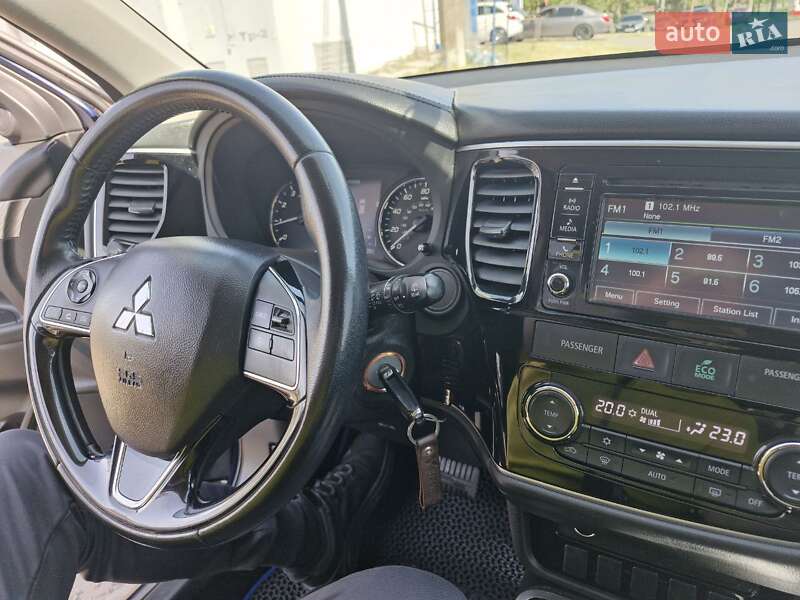 Позашляховик / Кросовер Mitsubishi Outlander 2017 в Миколаєві