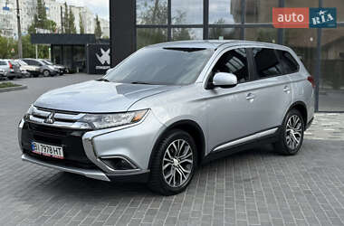 Позашляховик / Кросовер Mitsubishi Outlander 2016 в Полтаві