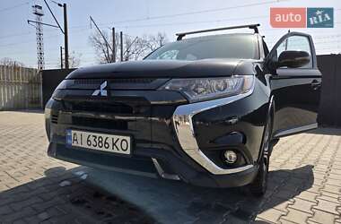 Внедорожник / Кроссовер Mitsubishi Outlander 2017 в 