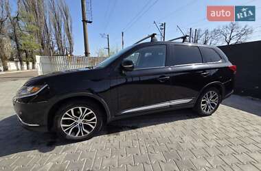 Внедорожник / Кроссовер Mitsubishi Outlander 2017 в 