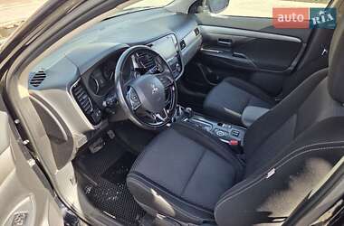 Внедорожник / Кроссовер Mitsubishi Outlander 2017 в 