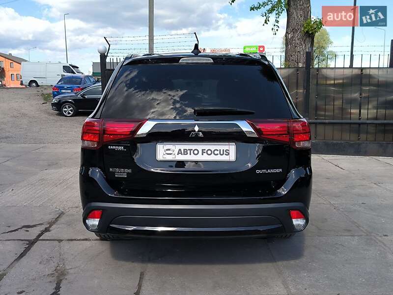 Позашляховик / Кросовер Mitsubishi Outlander 2018 в Києві