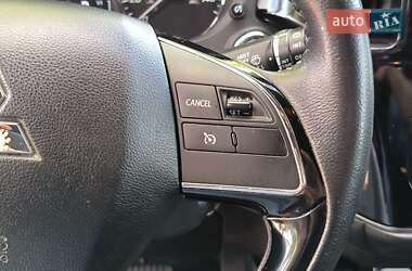Внедорожник / Кроссовер Mitsubishi Outlander 2018 в 