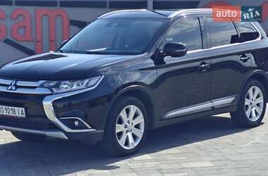 Позашляховик / Кросовер Mitsubishi Outlander 2017 в Хусті