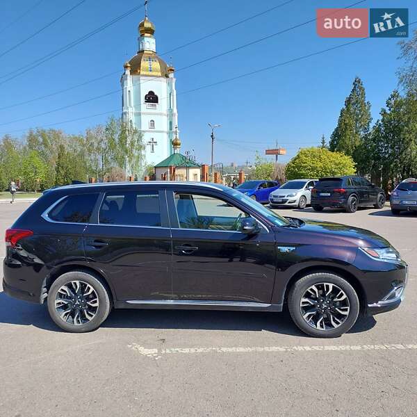 Внедорожник / Кроссовер Mitsubishi Outlander 2017 в Кривом Роге