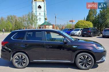 Внедорожник / Кроссовер Mitsubishi Outlander 2017 в 
