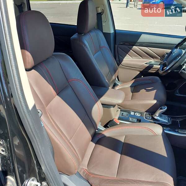 Внедорожник / Кроссовер Mitsubishi Outlander 2017 в Кривом Роге