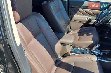 Внедорожник / Кроссовер Mitsubishi Outlander 2017 в 