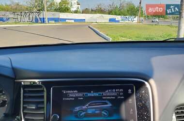 Внедорожник / Кроссовер Mitsubishi Outlander 2017 в 