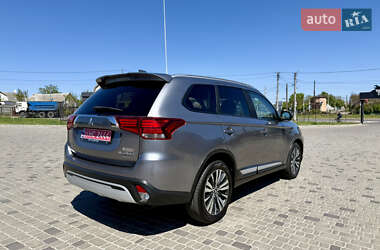 Внедорожник / Кроссовер Mitsubishi Outlander 2018 в 