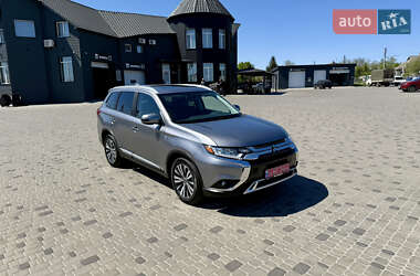 Внедорожник / Кроссовер Mitsubishi Outlander 2018 в 