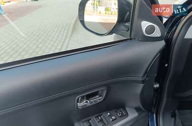 Внедорожник / Кроссовер Mitsubishi Outlander 2011 в 