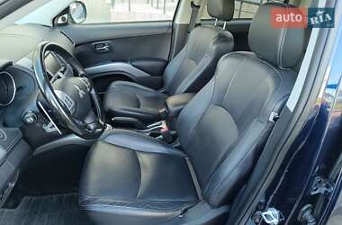 Внедорожник / Кроссовер Mitsubishi Outlander 2011 в 