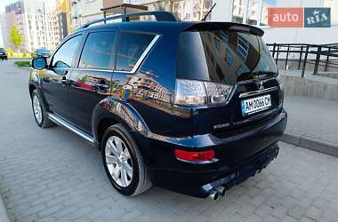 Внедорожник / Кроссовер Mitsubishi Outlander 2011 в 