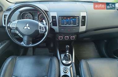 Внедорожник / Кроссовер Mitsubishi Outlander 2011 в 