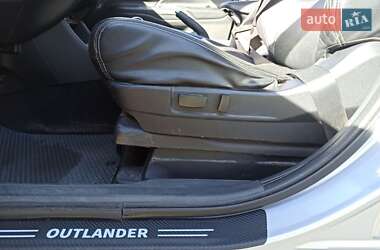 Внедорожник / Кроссовер Mitsubishi Outlander 2014 в 