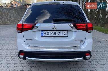 Позашляховик / Кросовер Mitsubishi Outlander 2015 в 