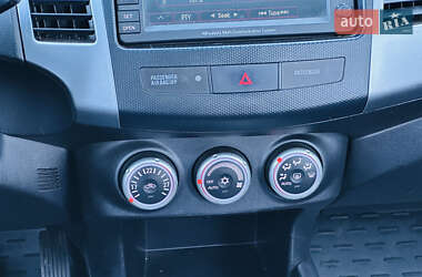 Внедорожник / Кроссовер Mitsubishi Outlander 2007 в 
