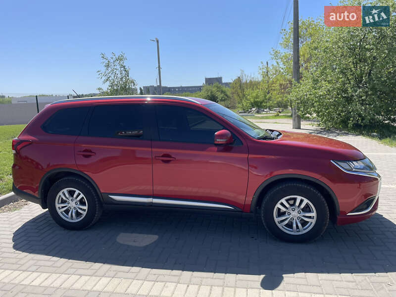 Позашляховик / Кросовер Mitsubishi Outlander 2016 в Кропивницькому