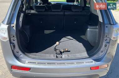 Внедорожник / Кроссовер Mitsubishi Outlander 2014 в 