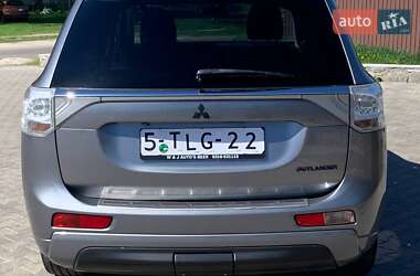 Внедорожник / Кроссовер Mitsubishi Outlander 2014 в 