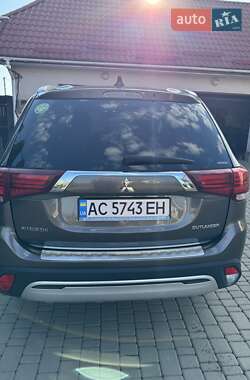 Внедорожник / Кроссовер Mitsubishi Outlander 2019 в 