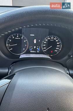 Внедорожник / Кроссовер Mitsubishi Outlander 2019 в 