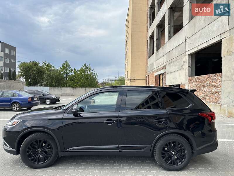Позашляховик / Кросовер Mitsubishi Outlander 2018 в Тернополі