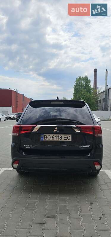 Позашляховик / Кросовер Mitsubishi Outlander 2018 в Тернополі