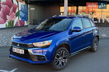 Позашляховик / Кросовер Mitsubishi Outlander 2016 в 
