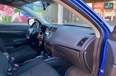 Позашляховик / Кросовер Mitsubishi Outlander 2016 в 
