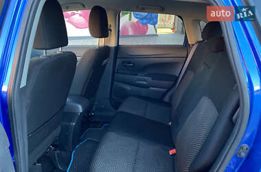 Позашляховик / Кросовер Mitsubishi Outlander 2016 в 