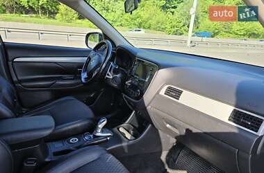 Внедорожник / Кроссовер Mitsubishi Outlander 2014 в 