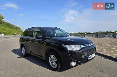 Внедорожник / Кроссовер Mitsubishi Outlander 2014 в 