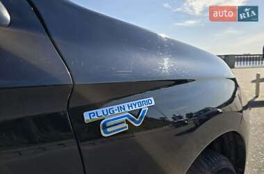 Внедорожник / Кроссовер Mitsubishi Outlander 2014 в 