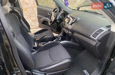 Позашляховик / Кросовер Mitsubishi Outlander 2010 в 
