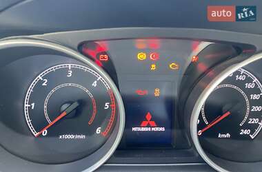 Позашляховик / Кросовер Mitsubishi Outlander 2010 в 