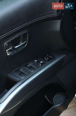 Позашляховик / Кросовер Mitsubishi Outlander 2010 в 