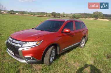 Внедорожник / Кроссовер Mitsubishi Outlander 2017 в 