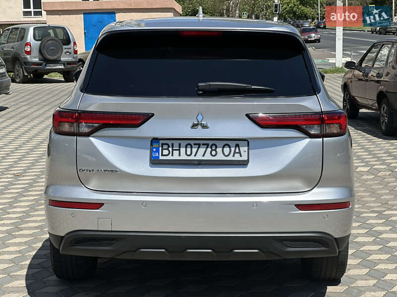 Внедорожник / Кроссовер Mitsubishi Outlander 2021 в Черноморске