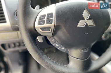 Внедорожник / Кроссовер Mitsubishi Outlander 2011 в 