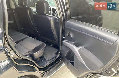 Внедорожник / Кроссовер Mitsubishi Outlander 2011 в 