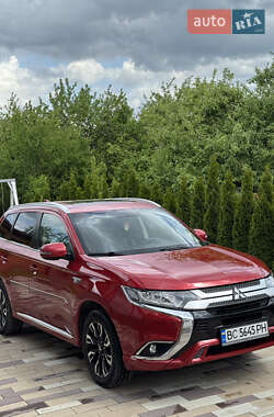 Позашляховик / Кросовер Mitsubishi Outlander 2017 в 