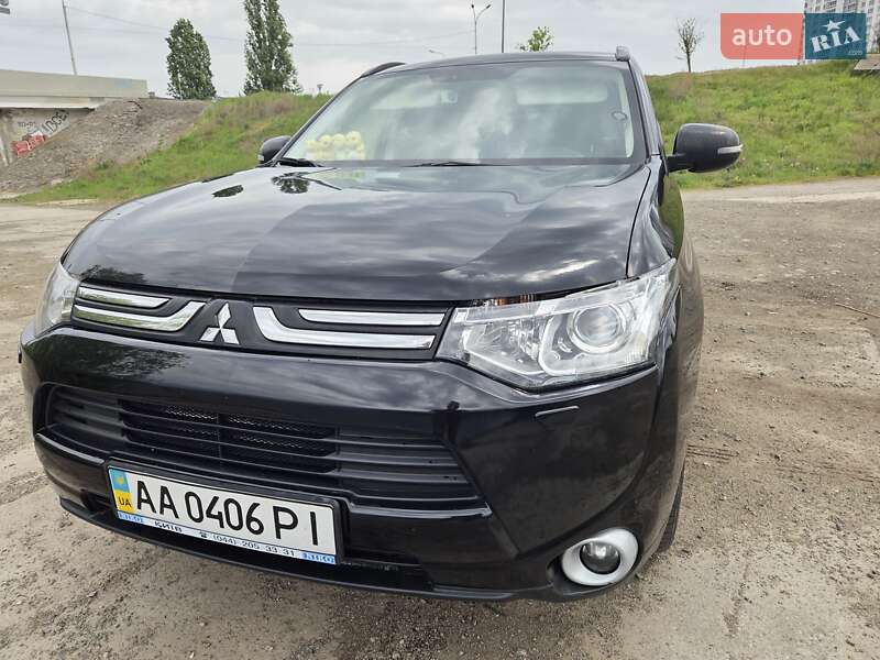 Внедорожник / Кроссовер Mitsubishi Outlander 2013 в Киеве