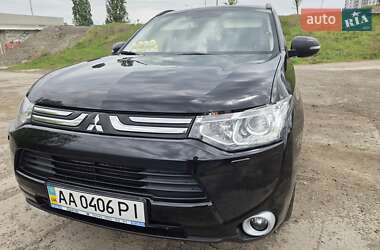 Внедорожник / Кроссовер Mitsubishi Outlander 2013 в 