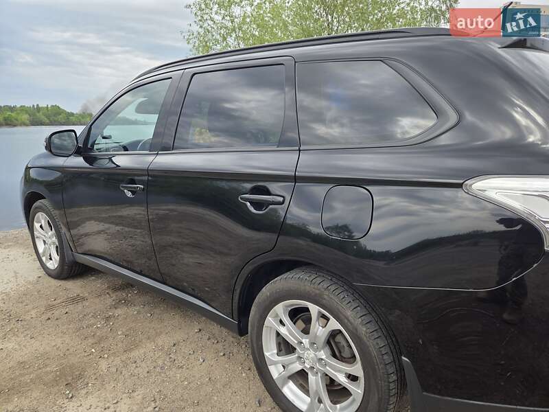 Внедорожник / Кроссовер Mitsubishi Outlander 2013 в Киеве