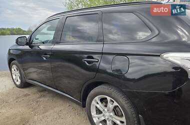 Внедорожник / Кроссовер Mitsubishi Outlander 2013 в 