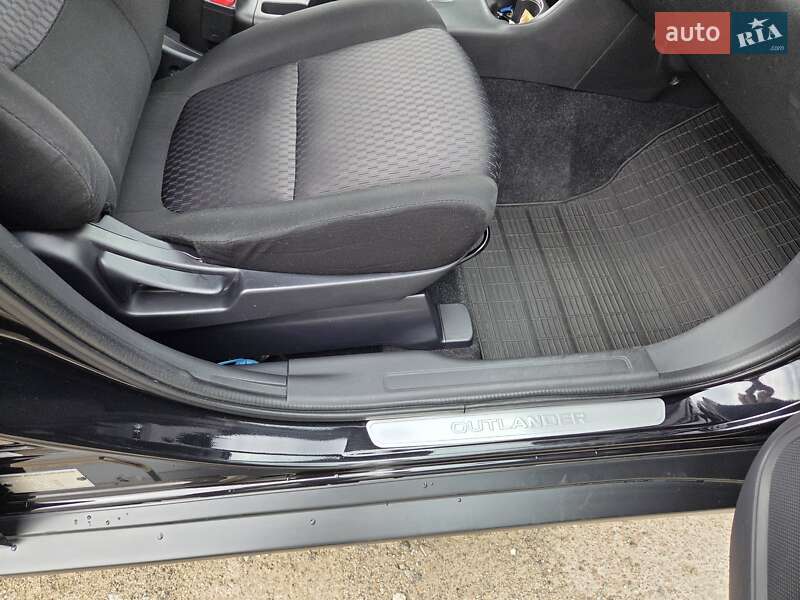 Внедорожник / Кроссовер Mitsubishi Outlander 2013 в Киеве